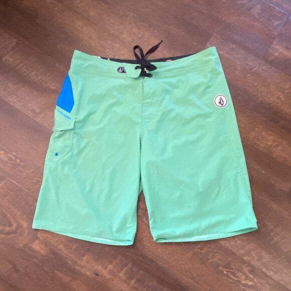 Volcom ModTech Boardshorts - Size 38 - Picture 2 of 6